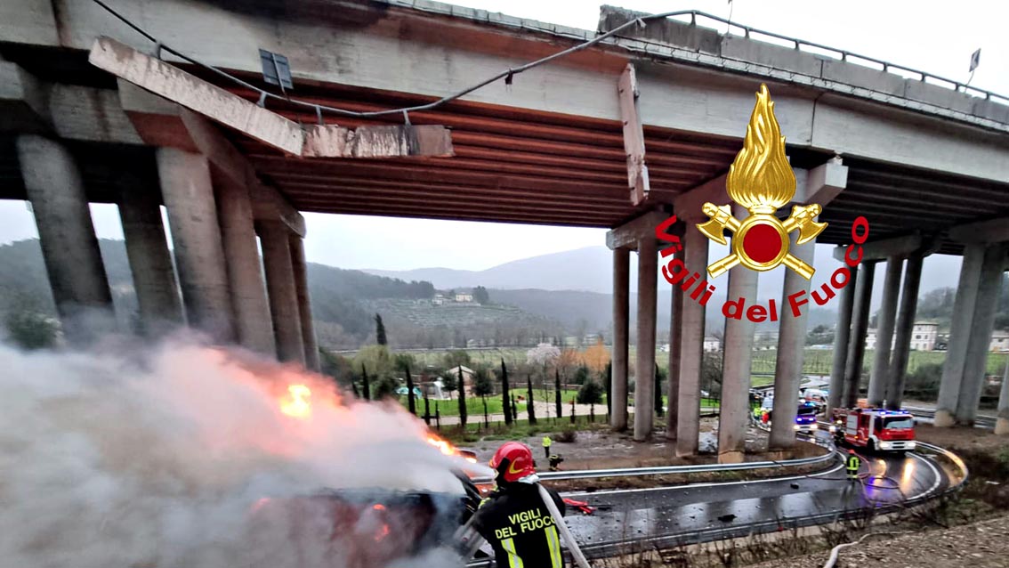 Tir giù da viadotto A1, Cgil ‘è una morte sul lavoro’