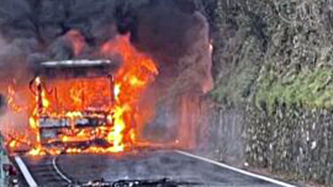 Bus in fiamme a Barga, At : “Mezzi di tipologia e marca analoga a quella del mezzo incendiato, saranno progressivamente sostituiti”