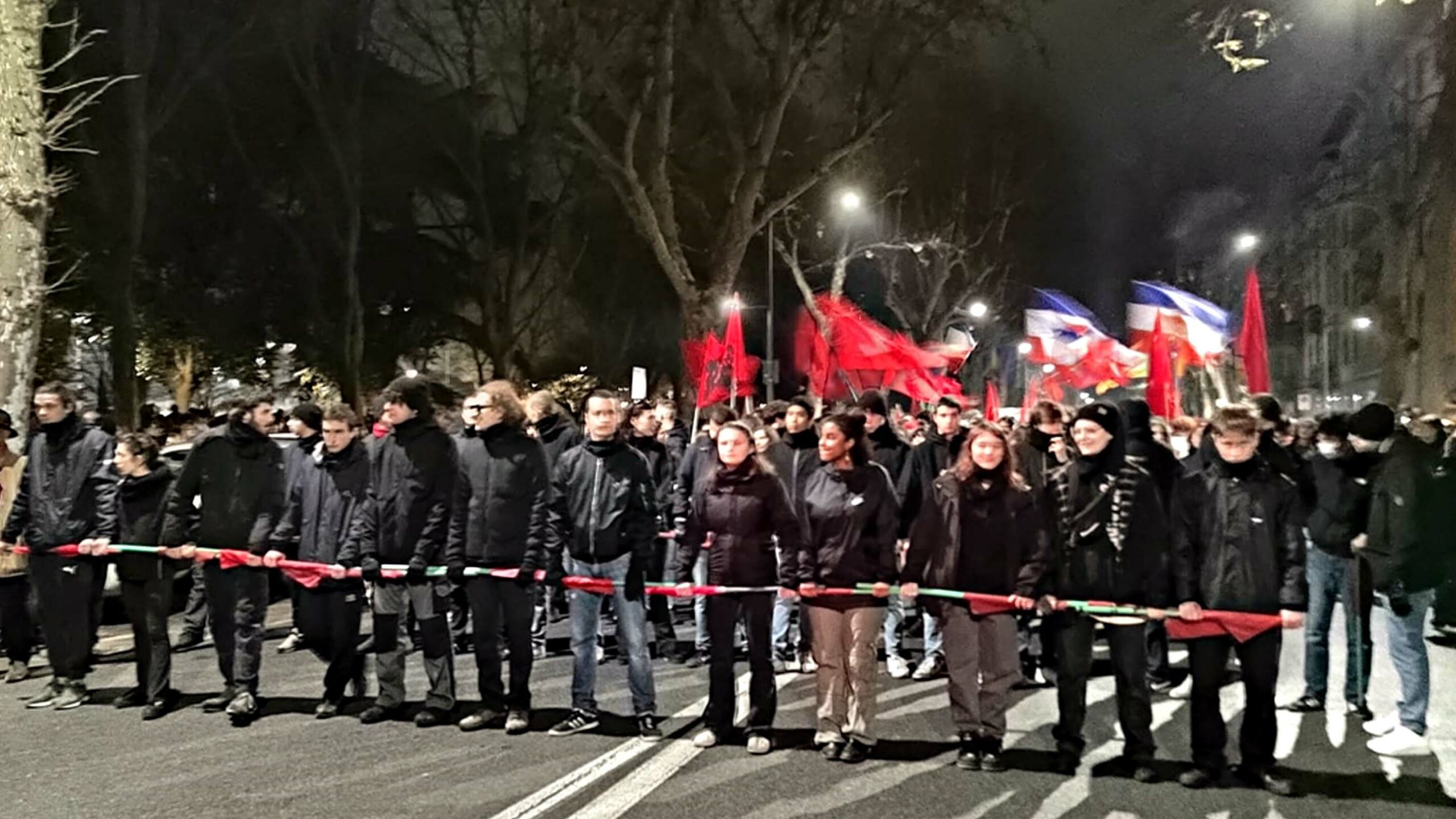 Aggressione liceo Firenze, Rete studenti: “Valditara inadeguato. Non si è espresso sull’agressione fascista ma sulla lettera”. Le reazioni alle parole del ministro