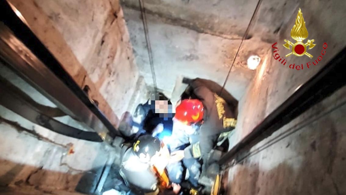 Ferito operaio caduto in una buca dell’ascensore a Prato