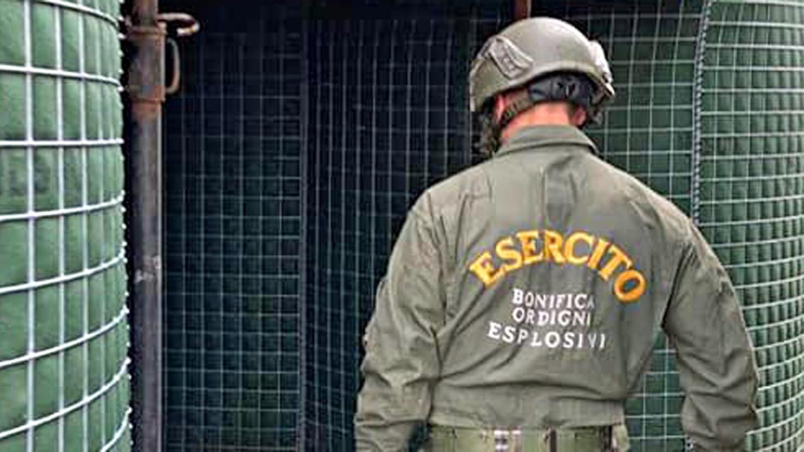 Proiettili da mortaio trovate in una cassapanca di casa a Firenze, rimossi dagli artificieri dell’Esercito