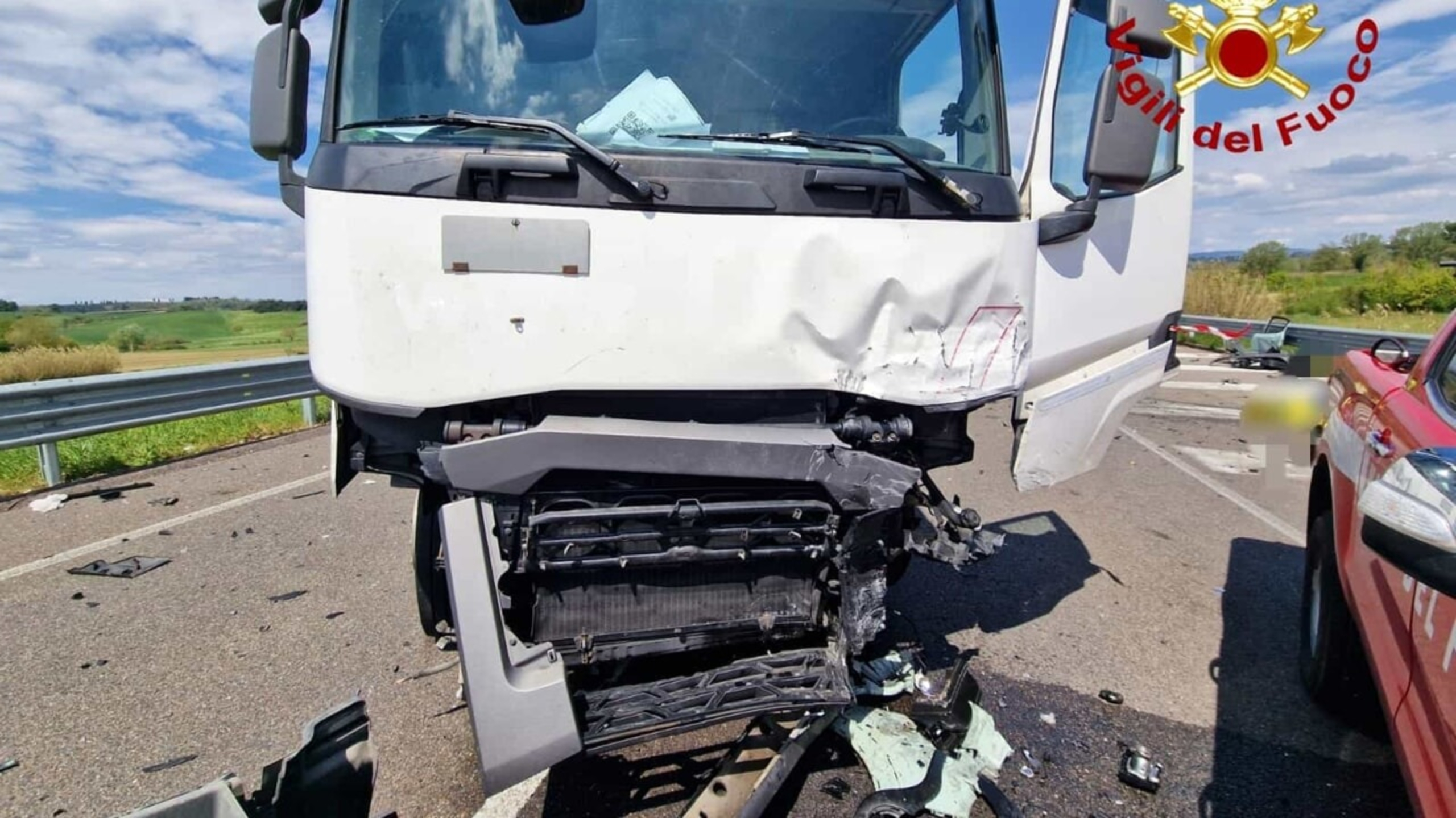Scontro tra auto e camion sulla 429 a San Miniato porta alla morte di una ragazza