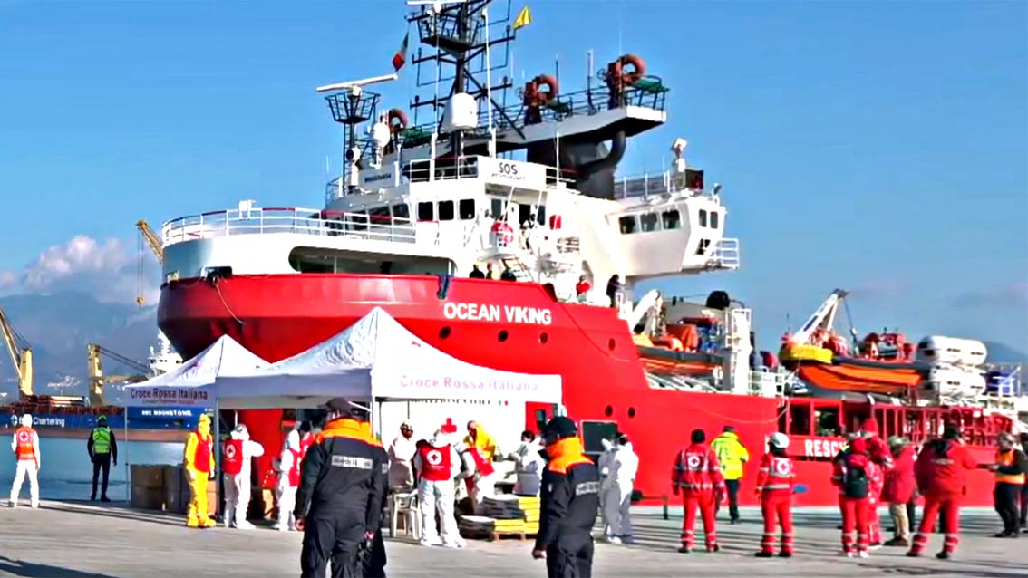 Marina di Carrara, arrivata la Open Arms con 196 migranti a bordo