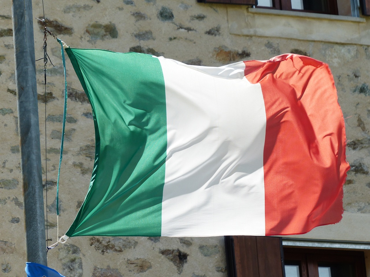 Polemica Montanari-Berlusconi: “Bandiere a mezz’asta anche all’università di Pisa”
