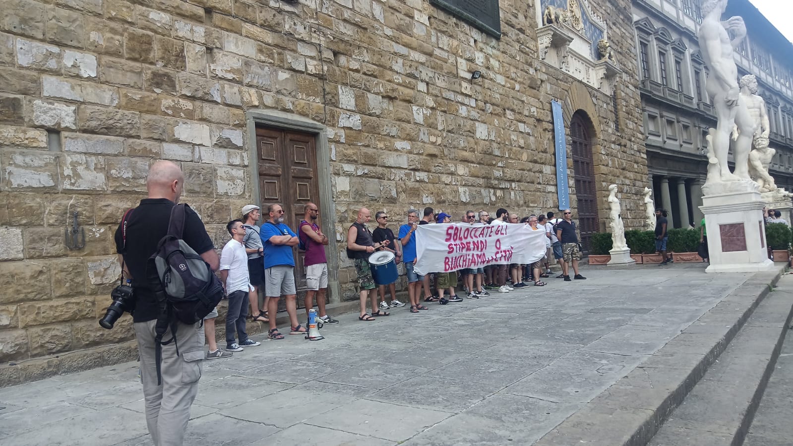 Gkn: continua la lotta sulla torre, presidio sotto Palazzo Vecchio