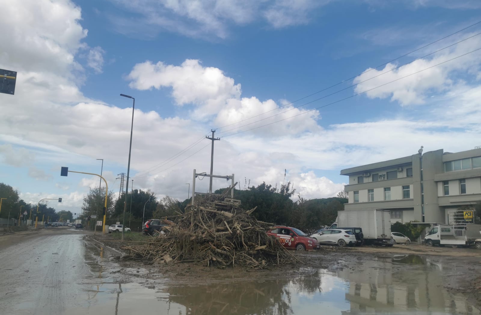 Alluvione: proseguono gli interventi della protezione civile e le operazioni di smaltimento rifiuti