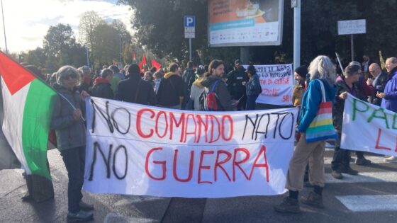 No comando Nato, la manifestazione a Firenze