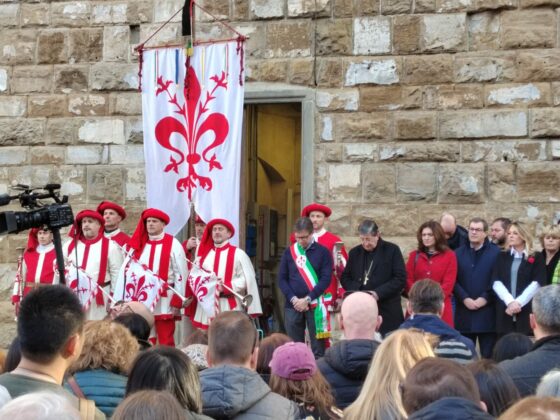 🎧 Crollo cantiere: Piazza della Signoria gremita per il minuto di silenzio con il sindaco Nardella