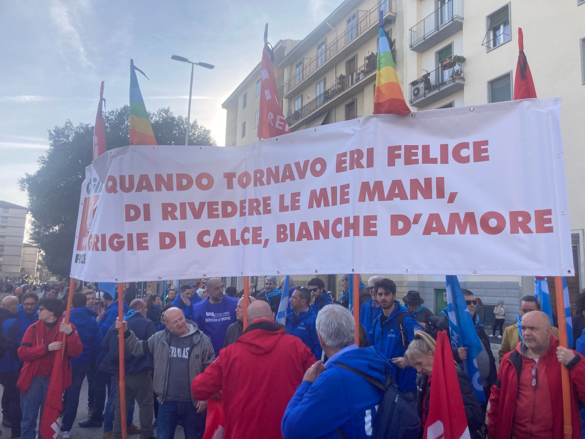 “Basta morti sul lavoro”: migliaia in piazza con CGIL e UIL