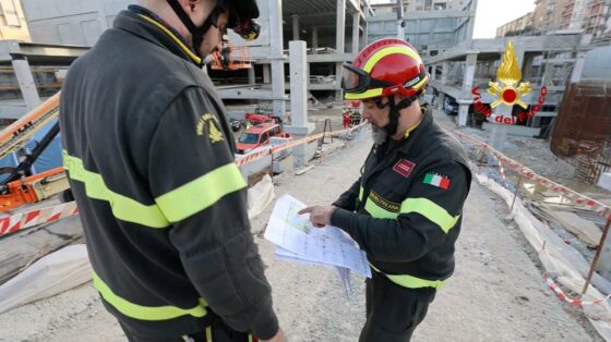 Crollo Firenze: quinto giorno di ricerche tra il cemento ‘a rischio’