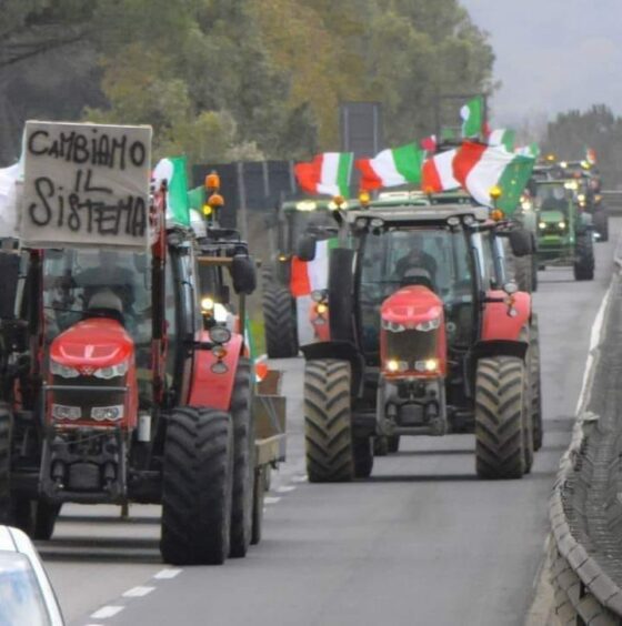 Grosseto: code fino a 10 km per 260 trattori  in corteo-lumaca su Aurelia