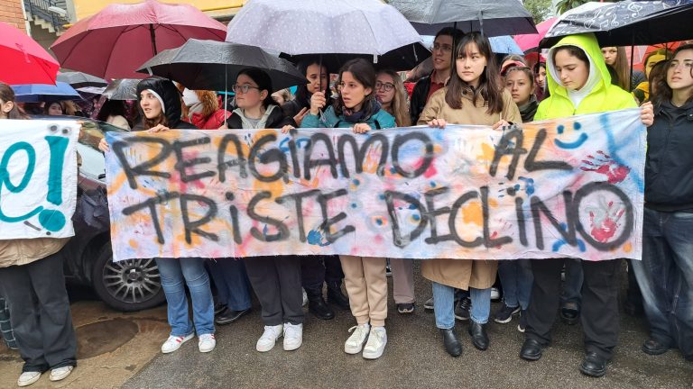 🎧 Liceo Alberti Dante di Firenze: sciopero e presidio con sindacati, genitori e studenti