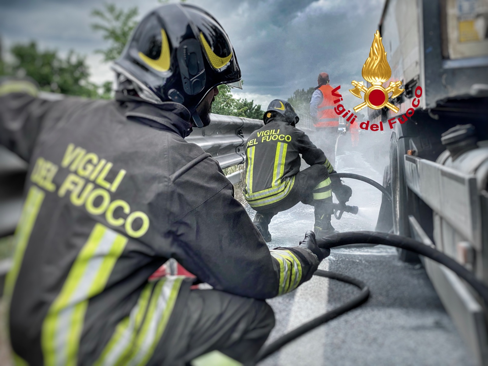 Camion a fuoco in A1, code verso sud nel Fiorentino