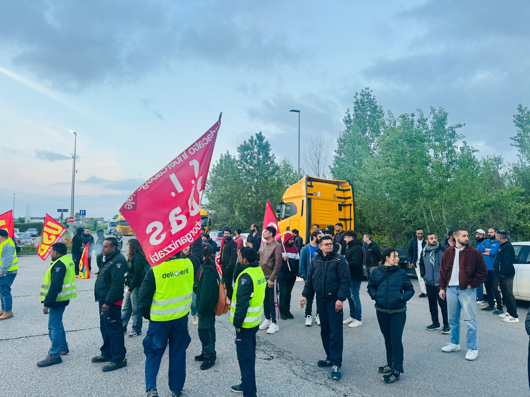 Corrieri Esslunga: concluso presidio a Campi Bisenzio, ma ‘stato di agitazione continua’